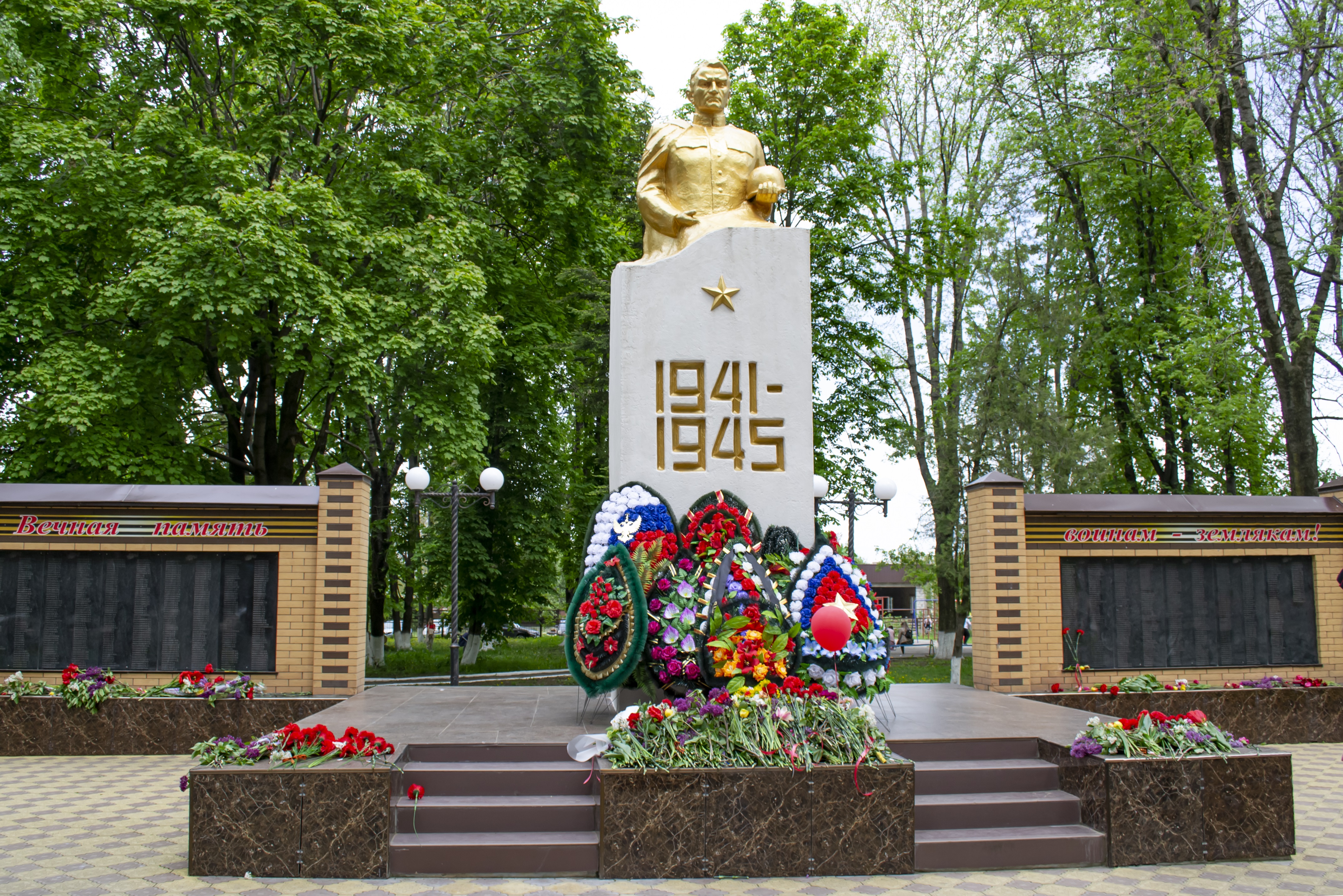 Торжественный митинг, посвященный 80-летию Победы в Великой Отечественной войне, состоялся в  ст.Кардоникской.